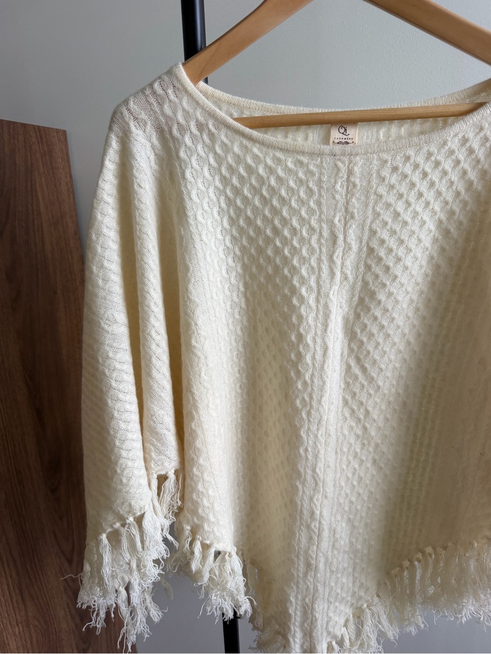 Qi Cashmere Vintage Cream Textured Knit Fringe Poncho Sweater One Size - Picture 4 of 12